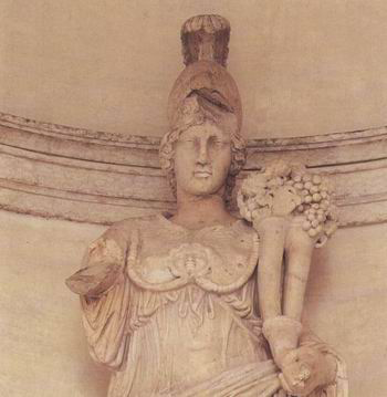 Scalone d’Onore: statua di Minerva, copia romana di Villa d’Este a Tivoli, trasportata a Modena alla fine del XVIII secolo